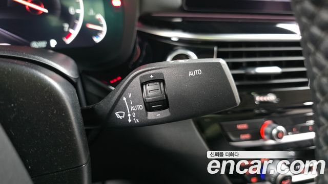 BMW 5-Series 2019 — photo 25
