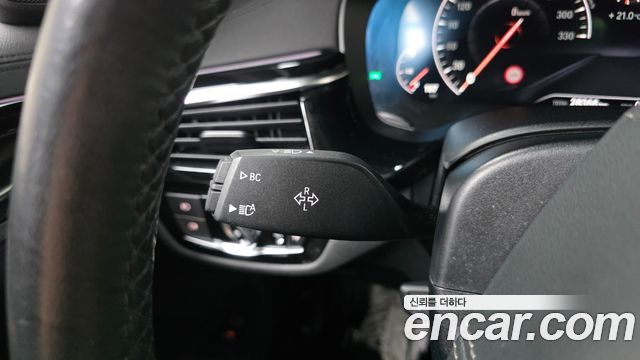 BMW 5-Series 2019 — photo 26