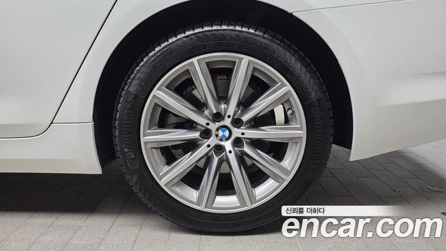BMW 5-Series 2019 — photo 7
