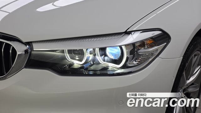 BMW 5-Series 2019 — photo 8
