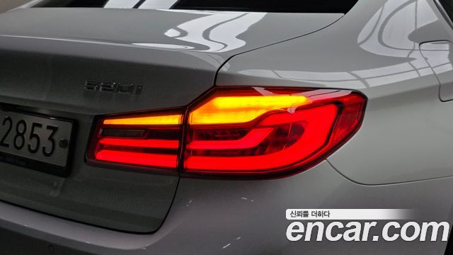 BMW 5-Series 2019 — photo 9