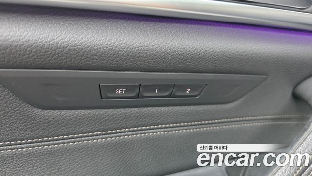 BMW 5-Series 2019 — photo 28