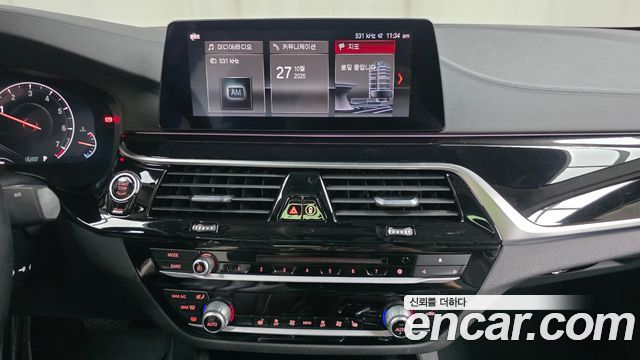 BMW 5-Series 2019 — photo 29