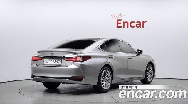 Lexus ES 2022 — photo 2