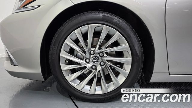Lexus ES 2022 — photo 5