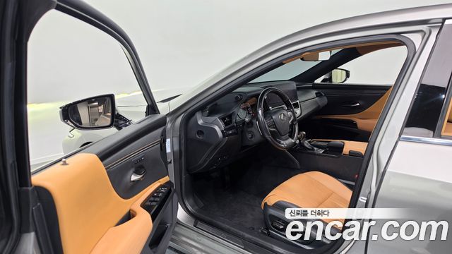 Lexus ES 2022 — photo 10