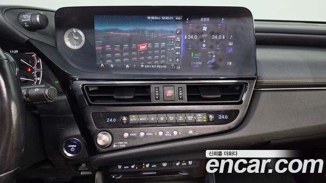 Lexus ES 2022 — photo 12