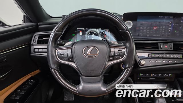Lexus ES 2022 — photo 13