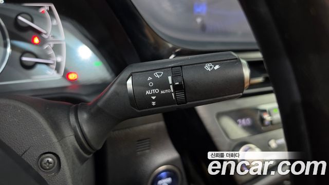 Lexus ES 2022 — photo 20