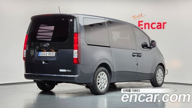 Hyundai Staria 2024 — photo 2
