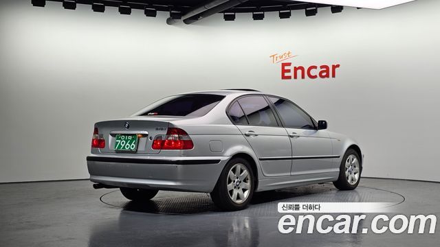 BMW 3-Series 2004 — photo 2