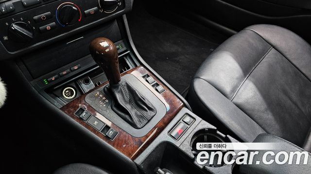 BMW 3-Series 2004 — photo 12
