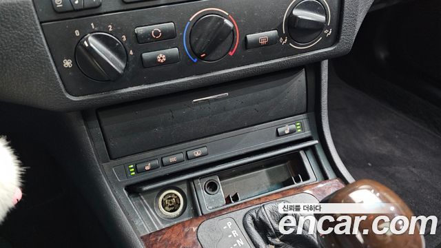 BMW 3-Series 2004 — photo 23