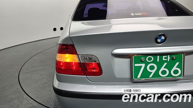 BMW 3-Series 2004 — photo 9