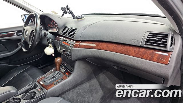 BMW 3-Series 2004 — photo 27