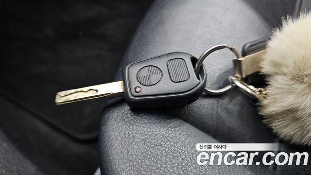 BMW 3-Series 2004 — photo 28