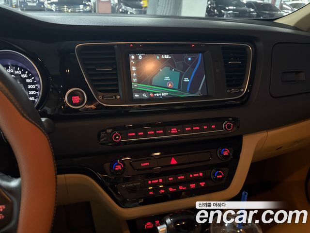 Kia Canival 2015 — photo 6