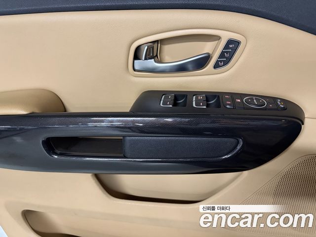 Kia Canival 2015 — photo 9