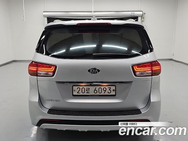 Kia Canival 2015 — photo 3