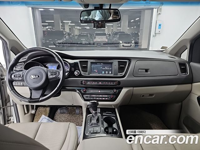 Kia Canival 2015 — photo 7
