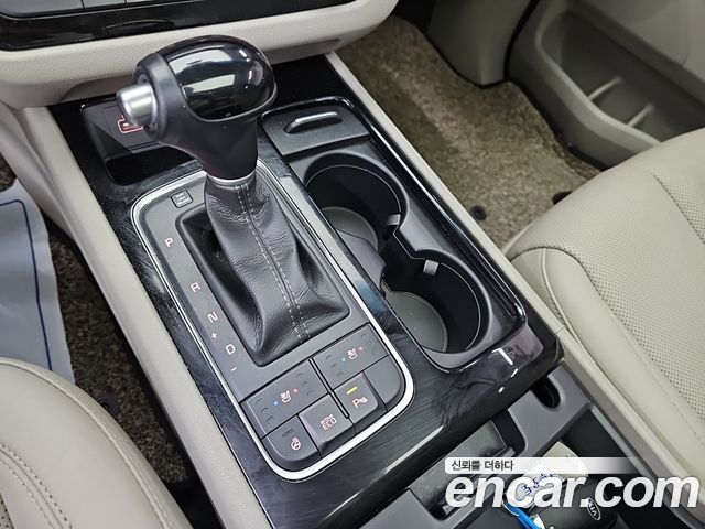 Kia Canival 2015 — photo 8