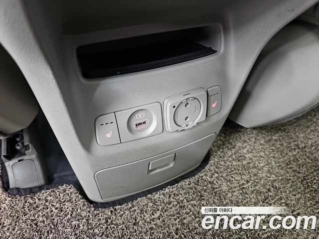 Kia Canival 2015 — photo 13