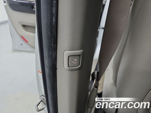 Kia Canival 2015 — photo 14