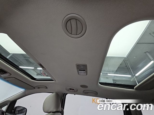 Kia Canival 2015 — photo 15