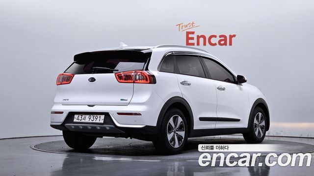 Kia Niro 2017 — photo 2