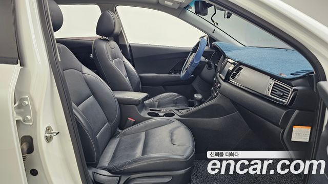 Kia Niro 2017 — photo 17