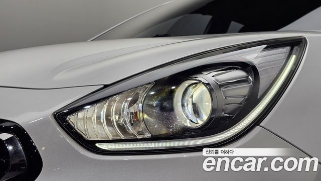 Kia Niro 2017 — photo 8