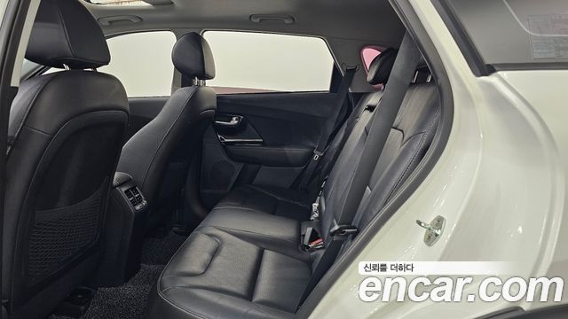 Kia Niro 2017 — photo 16