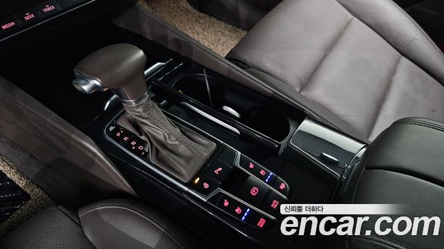 Kia K7 2017 — photo 12