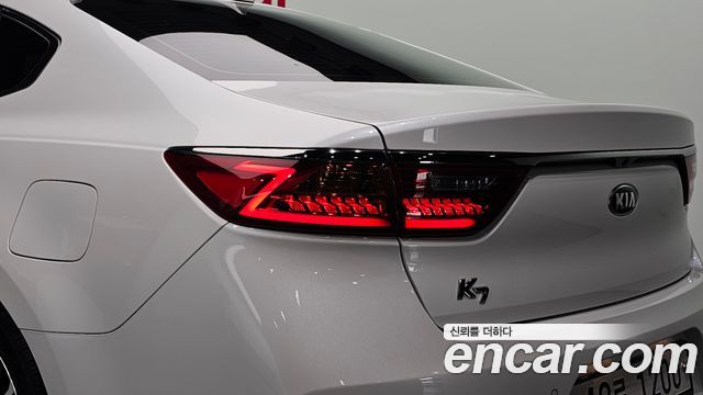 Kia K7 2017 — photo 9