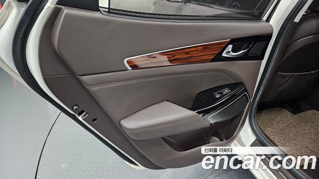 Kia K7 2017 — photo 15