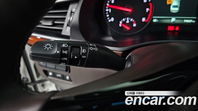 Kia K7 2017 — photo 32