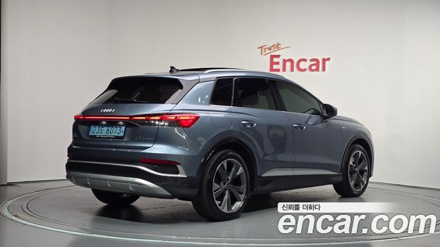 Audi Q4 e-tron 2022 — photo 2