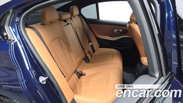 BMW 3-Series 2025 — photo 17