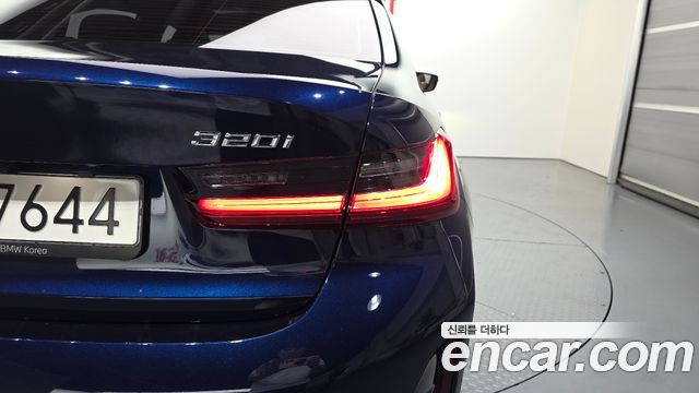 BMW 3-Series 2025 — photo 9