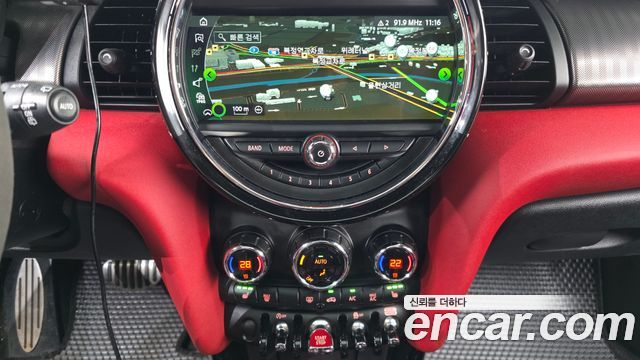 Mini Cooper 2019 — photo 21