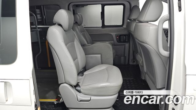Hyundai Starex 2019 — photo 11
