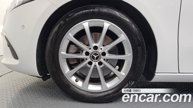 Mercedes-Benz A-Class 2020 — photo 5
