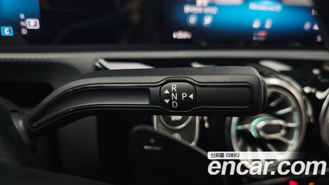 Mercedes-Benz A-Class 2020 — photo 9