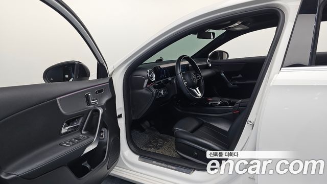 Mercedes-Benz A-Class 2020 — photo 10