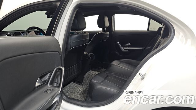 Mercedes-Benz A-Class 2020 — photo 11