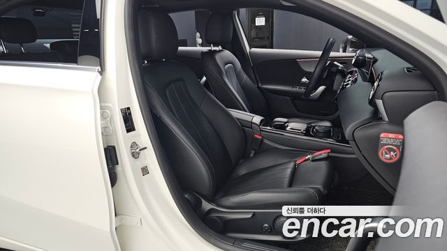 Mercedes-Benz A-Class 2020 — photo 12