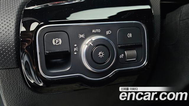 Mercedes-Benz A-Class 2020 — photo 14