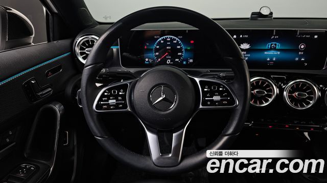 Mercedes-Benz A-Class 2020 — photo 15