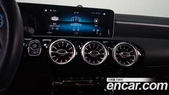 Mercedes-Benz A-Class 2020 — photo 16