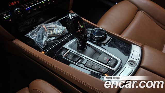 BMW 7-Series 2015 — photo 9